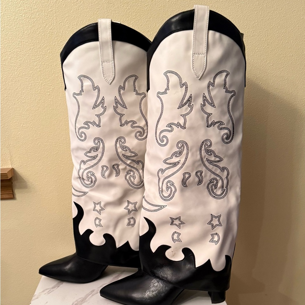 NWOB Azalea Wang Modatope Vegan Leather Fold Over Boots, Black, White, Size 10 - Picture 2 of 15